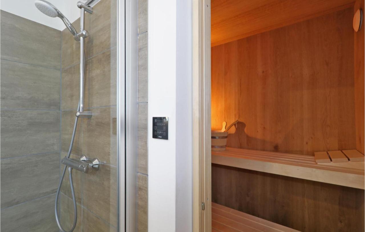 Nice Home In Lembruch-Duemmer See With Sauna Екстериор снимка
