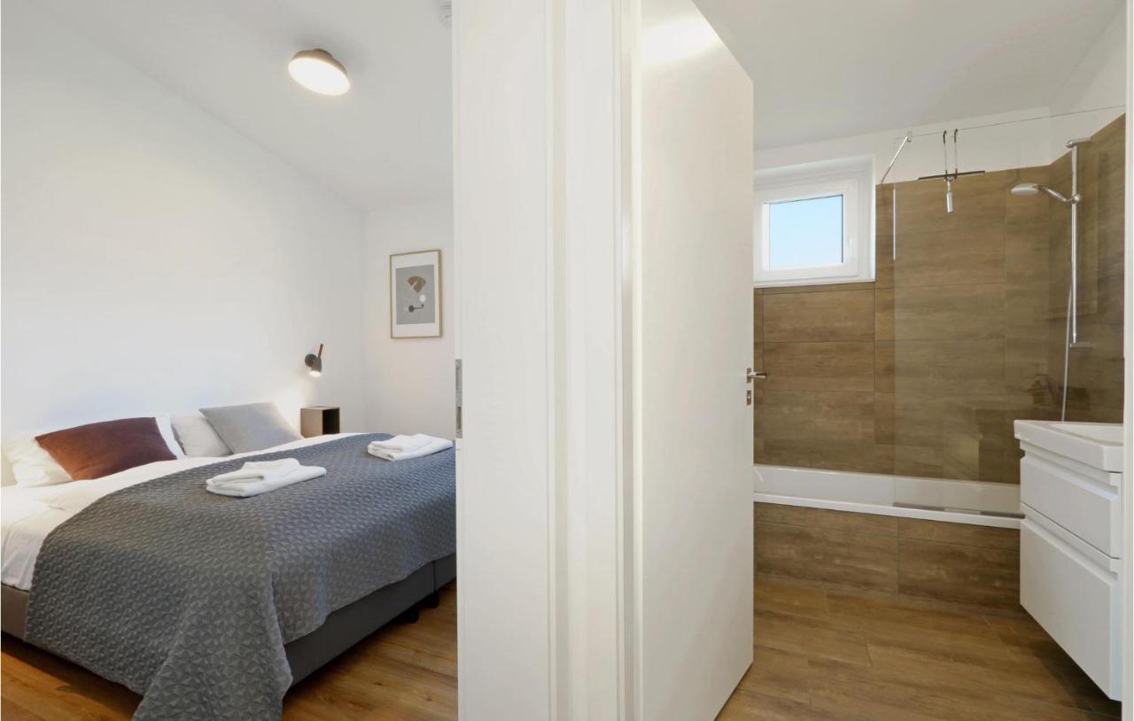 Nice Home In Lembruch-Duemmer See With Sauna Екстериор снимка