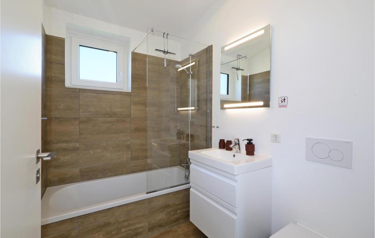 Nice Home In Lembruch-Duemmer See With Sauna Екстериор снимка