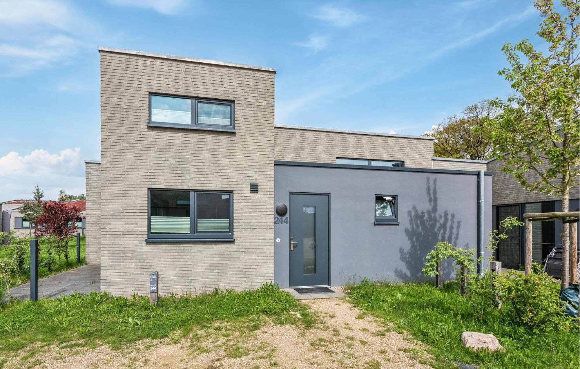 Nice Home In Lembruch-Duemmer See With Sauna Екстериор снимка