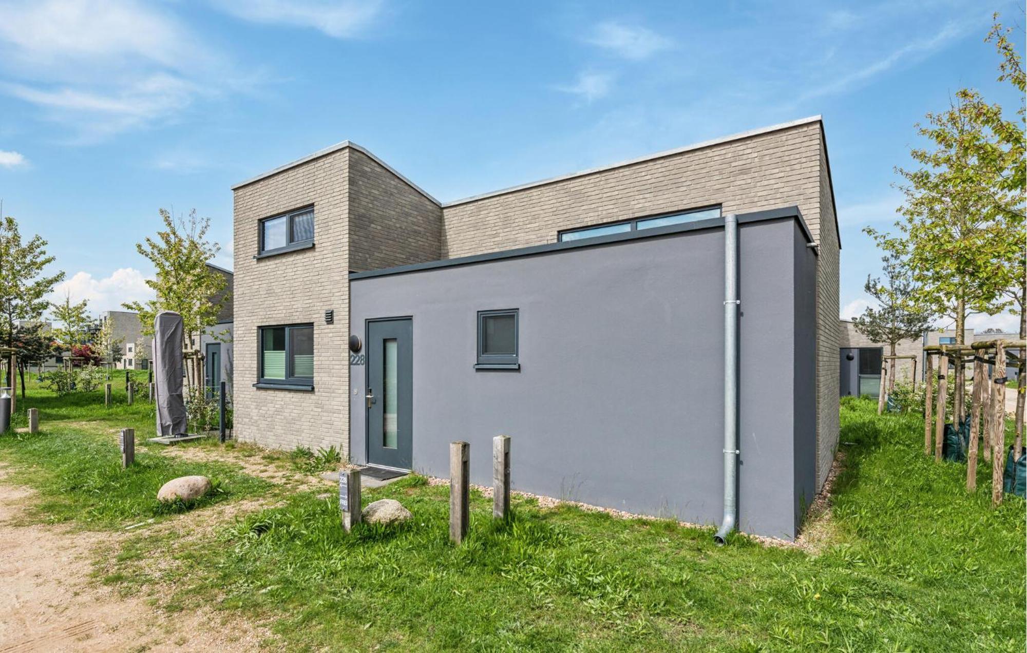 Nice Home In Lembruch-Duemmer See With Sauna Екстериор снимка
